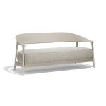 AFRIKA SOFA XL Kolekcija pohištva Vondom's Africa, ki jo je oblikoval Eugeni Quitllet, ujame bistvo preprostosti in izvirnosti. Z izdelki, ki združujejo lepoto in funkcionalnost, je Africa idealna za tiste, ki iščejo elegantno in udobno vrtno pohištvo. »Najpreprostejše stvari so najbolj izvirne ... Najbolj izvirno je biti preprost ...«, izjavlja oblikovalec in s tem povzema filozofijo te kolekcije.