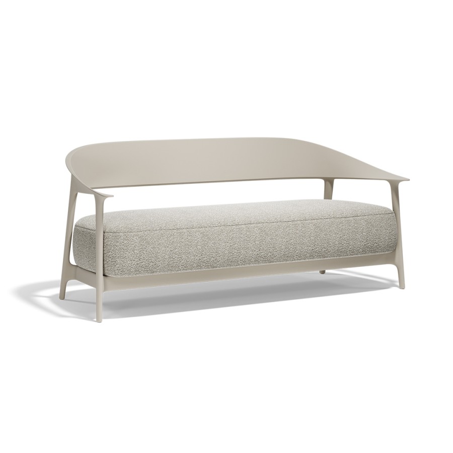 AFRIKA SOFA XL Kolekcija pohištva Vondom's Africa, ki jo je oblikoval Eugeni Quitllet, ujame bistvo preprostosti in izvirnosti. Z izdelki, ki združujejo lepoto in funkcionalnost, je Africa idealna za tiste, ki iščejo elegantno in udobno vrtno pohištvo. »Najpreprostejše stvari so najbolj izvirne ... Najbolj izvirno je biti preprost ...«, izjavlja oblikovalec in s tem povzema filozofijo te kolekcije.