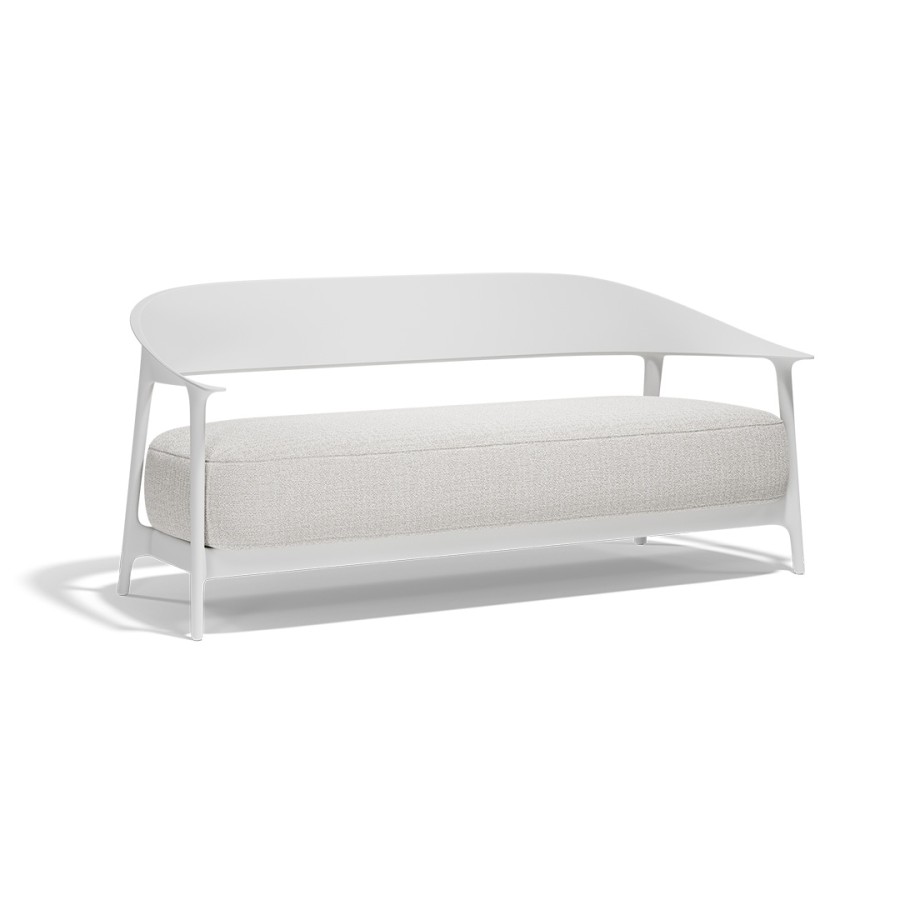 AFRIKA SOFA XL Kolekcija pohištva Vondom's Africa, ki jo je oblikoval Eugeni Quitllet, ujame bistvo preprostosti in izvirnosti. Z izdelki, ki združujejo lepoto in funkcionalnost, je Africa idealna za tiste, ki iščejo elegantno in udobno vrtno pohištvo. »Najpreprostejše stvari so najbolj izvirne ... Najbolj izvirno je biti preprost ...«, izjavlja oblikovalec in s tem povzema filozofijo te kolekcije.