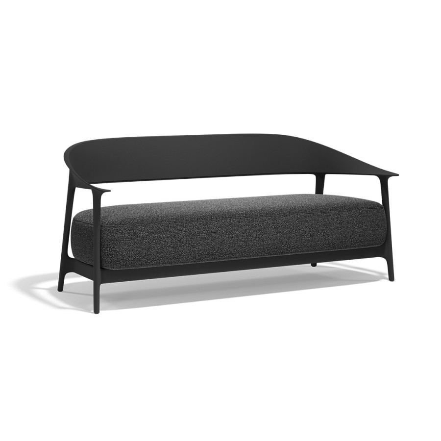 AFRIKA SOFA XL Kolekcija pohištva Vondom's Africa, ki jo je oblikoval Eugeni Quitllet, ujame bistvo preprostosti in izvirnosti. Z izdelki, ki združujejo lepoto in funkcionalnost, je Africa idealna za tiste, ki iščejo elegantno in udobno vrtno pohištvo. »Najpreprostejše stvari so najbolj izvirne ... Najbolj izvirno je biti preprost ...«, izjavlja oblikovalec in s tem povzema filozofijo te kolekcije.