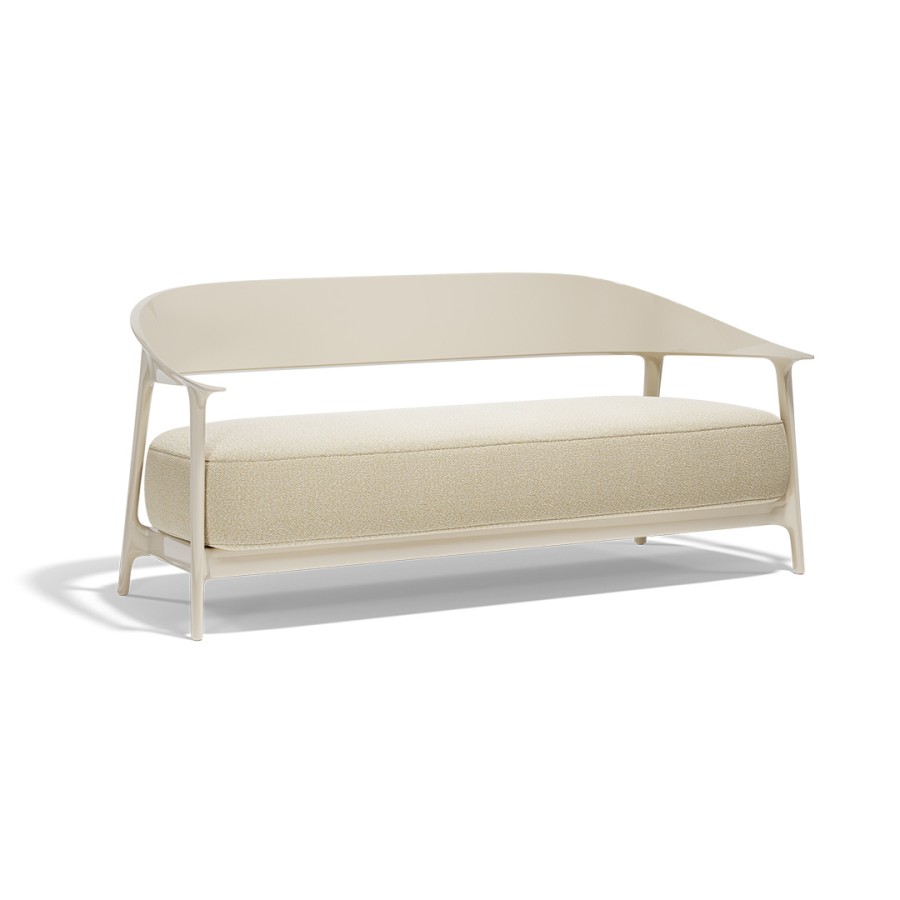 AFRIKA SOFA XL Kolekcija pohištva Vondom's Africa, ki jo je oblikoval Eugeni Quitllet, ujame bistvo preprostosti in izvirnosti. Z izdelki, ki združujejo lepoto in funkcionalnost, je Africa idealna za tiste, ki iščejo elegantno in udobno vrtno pohištvo. »Najpreprostejše stvari so najbolj izvirne ... Najbolj izvirno je biti preprost ...«, izjavlja oblikovalec in s tem povzema filozofijo te kolekcije.