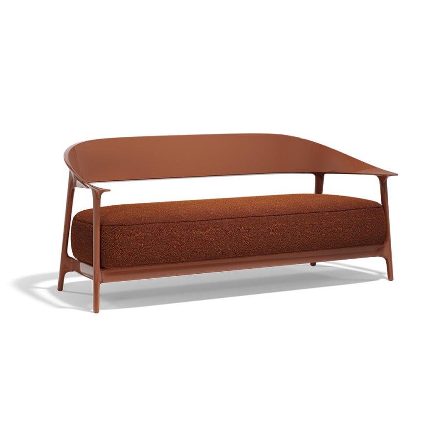 AFRIKA SOFA XL Kolekcija pohištva Vondom's Africa, ki jo je oblikoval Eugeni Quitllet, ujame bistvo preprostosti in izvirnosti. Z izdelki, ki združujejo lepoto in funkcionalnost, je Africa idealna za tiste, ki iščejo elegantno in udobno vrtno pohištvo. »Najpreprostejše stvari so najbolj izvirne ... Najbolj izvirno je biti preprost ...«, izjavlja oblikovalec in s tem povzema filozofijo te kolekcije.