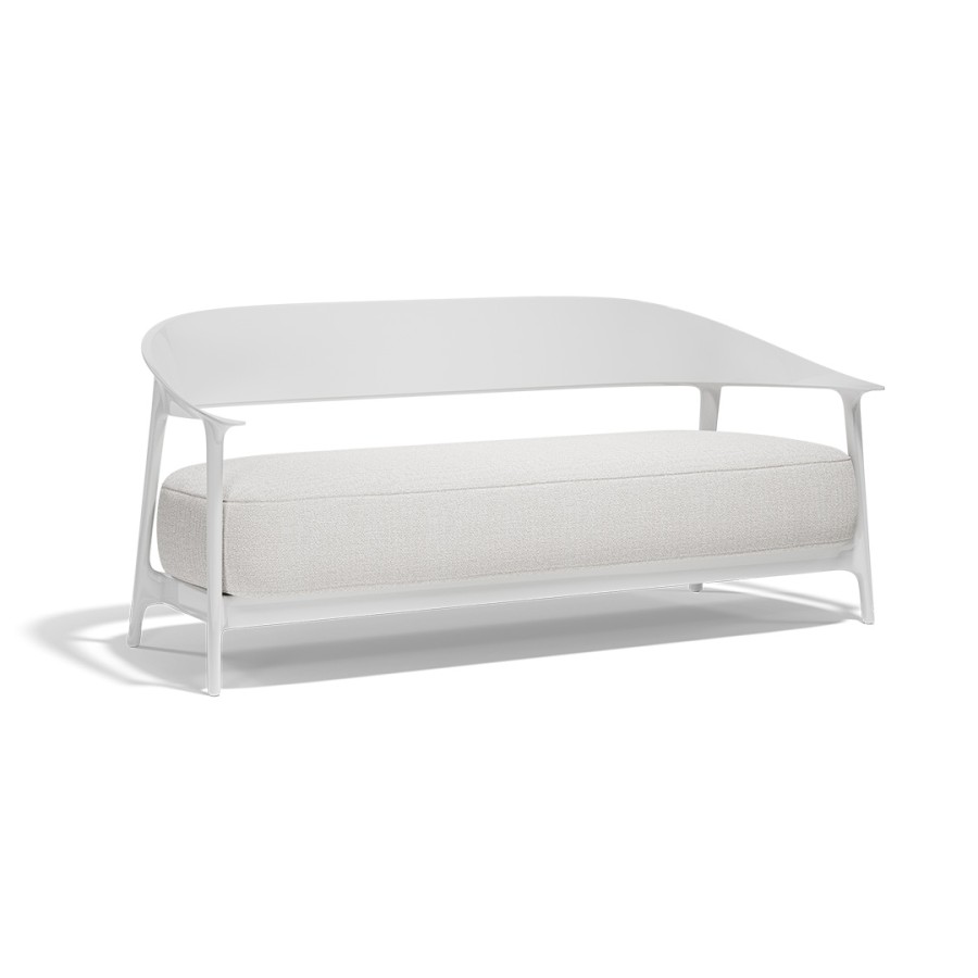AFRIKA SOFA XL Kolekcija pohištva Vondom's Africa, ki jo je oblikoval Eugeni Quitllet, ujame bistvo preprostosti in izvirnosti. Z izdelki, ki združujejo lepoto in funkcionalnost, je Africa idealna za tiste, ki iščejo elegantno in udobno vrtno pohištvo. »Najpreprostejše stvari so najbolj izvirne ... Najbolj izvirno je biti preprost ...«, izjavlja oblikovalec in s tem povzema filozofijo te kolekcije.