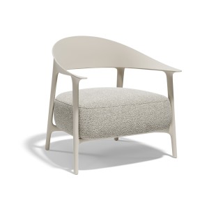 Vondom Africa lounge chair je še en vrhunski izdelek priznane kolekcije Africa, ki jo je ustvaril nagrajeni oblikovalec Eugeni Quitllet. Njegova oblikovalska filozofija temelji na elegantni preprostosti, ergonomiji in brezčasni estetiki.