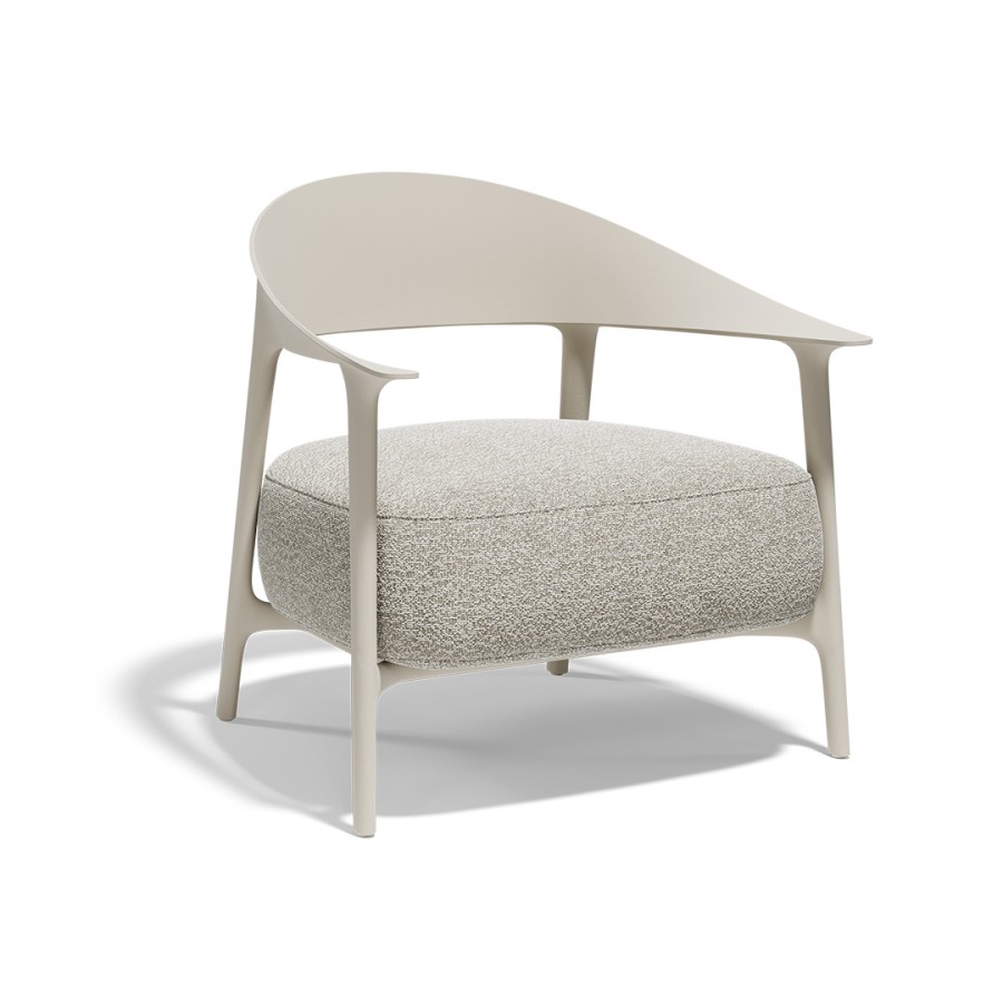 Vondom Africa lounge chair je še en vrhunski izdelek priznane kolekcije Africa, ki jo je ustvaril nagrajeni oblikovalec Eugeni Quitllet. Njegova oblikovalska filozofija temelji na elegantni preprostosti, ergonomiji in brezčasni estetiki.