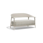 Vondom Africa zofa je nadaljevanje filozofije kolekcije Africa, ki jo je ustvaril priznani oblikovalec Eugeni Quitllet. Tako kot ostali kosi iz kolekcije tudi zofa stavi na jasne, tekoče linije, funkcionalnost in subtilno eleganco.