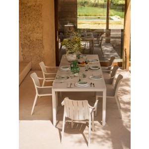 Vrtna miza TEVERE 147+ 6x Vrtni stol TIBERINA. Raztegljiva vrtna miza TEVERE 147, priznanega Italijanskega proizvajalca NARDI. Plošča mize je iz enakomerno