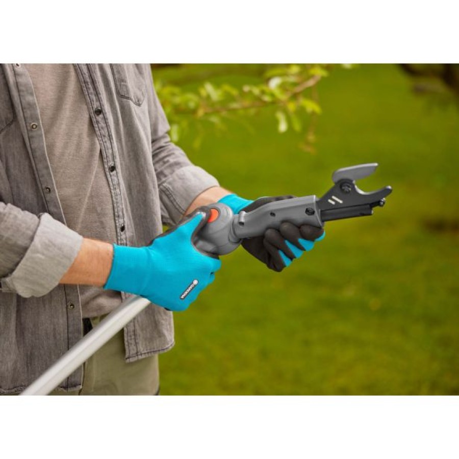 AKUMULATORSKE ŠKARJE GARDENA TELESKOPSKE HIGHCUT 360 18V ZA VEJE P4A SET - slika 14