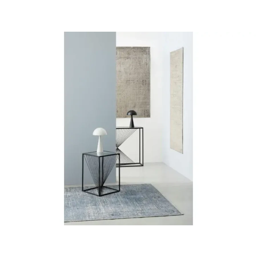 Konzola ESPIRAL 107X30 je eleganten kos pohištva, ki popestri vaš prostor. Njen poseben dizajn vas bo navdušil, saj prinese vašemu prostoru eleganco in