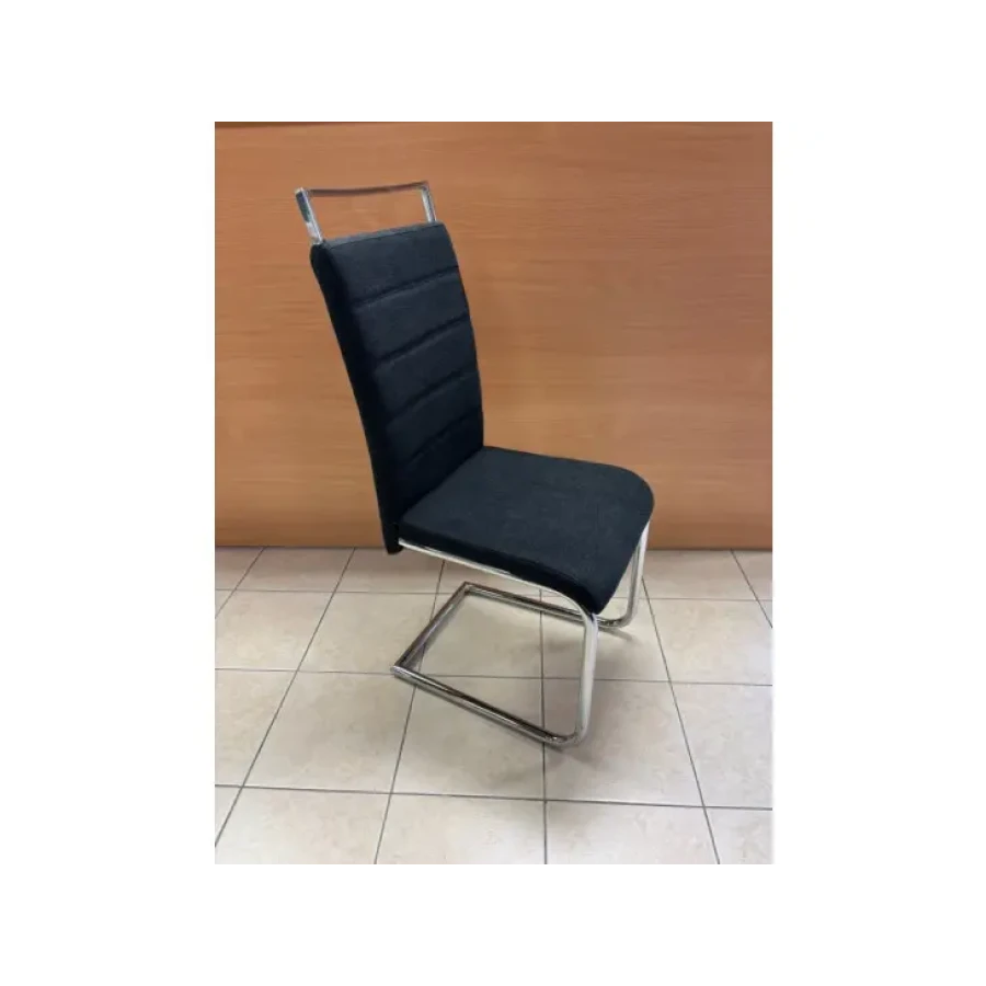 Kuhinjski stol FIA 2 je kvaliteten in eleganten. Oblazinjeno naslonjalo je narejeno iz tkanine v črni barvi, katero nudi udobje. Podnožje je iz kovine v krom
