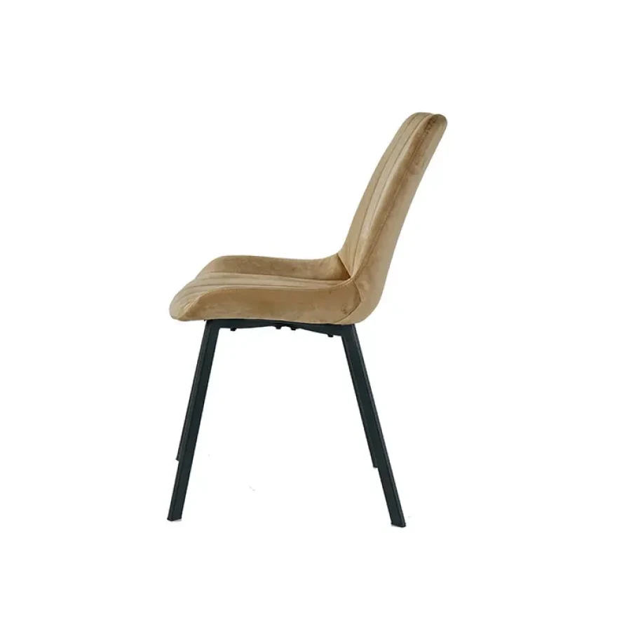 Kuhinjski stol LARA-LUX velvet beige je odlična rešitev za kombiniranje v minimalističen ali industrijski stil prostora. Kombinacija sivega prešitega blaga
