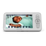 da prek povezave s pametnim telefonom in 5-palčnim starševskim zaslonom vedno poskrbite za varnost in udobje vašega otroka. S funkcijama dnevnega in nočnega vida ter ultra HD prenosom v živo lahko kadar koli spremljate svojega malčka. Monitor omogoča daljinsko upravljanje s premikanjem