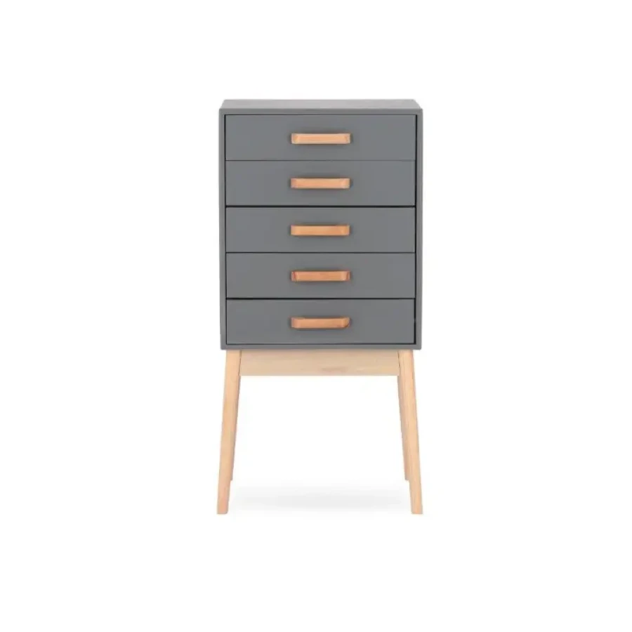 Predalnik ORDINARY 5C siva, je eleganten kos pohištva, ki popestri vaš prostor. Noge so narejene iz borovega lesa z MDF ploščo. Predali so narejeni iz lesa