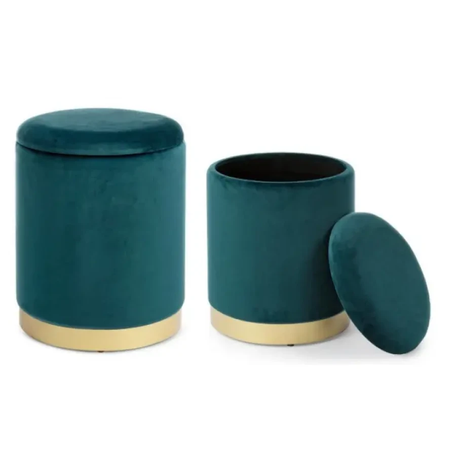 Set 2 taburejev POLINA modra ima strukturo iz MDF-ja, prevleka je iz poliestra ki oddaja žametni učinek. Dno krasi zlati obroček iz metala. Material: - MDF