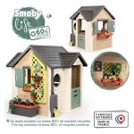 128.5 x 132 x 135 cmModerna igralna hiška v nežnih barvah je primerna za vsak vrt.Otroci neizmerno uživajo v igri posnemanja odraslih zato je ta hiška odlična izbira.S svojo zunanjostjo in funkcionalnostjo bo otrokom omogočila brezskrbno in raznoliko igro s poudarkom na vrtnarjenju.Otroci bodo lahko v lončke in korito posadili rožice