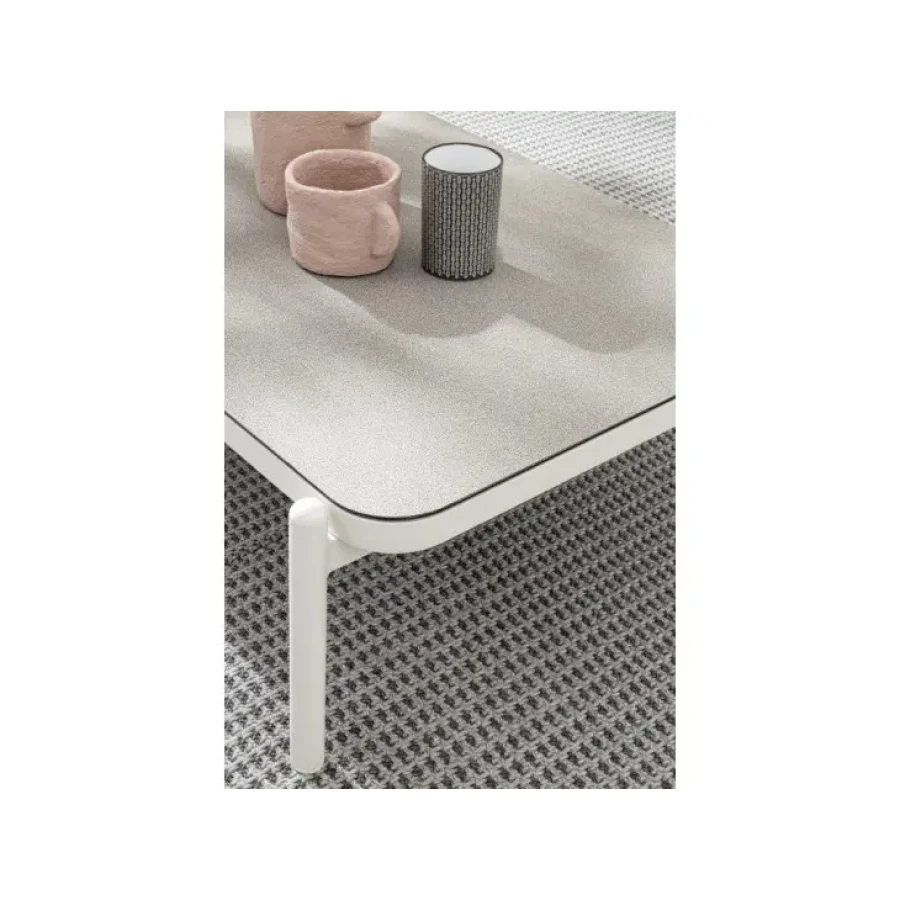 Vrtna mizica FLORENCIA 120X75 WG20 bela ima aluminjasti okvir, prašno barvan (poliester) ter stekleno ploščo. Material: - Aluminij - Steklena plošča