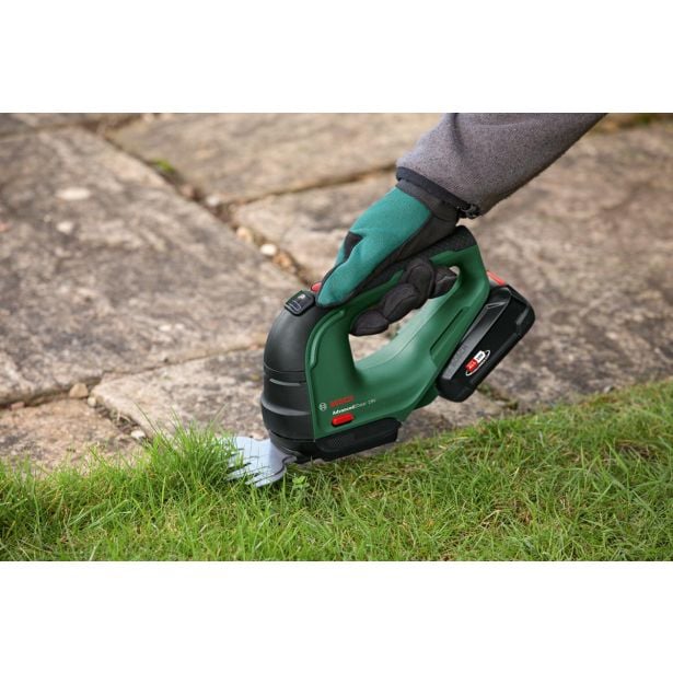 akum-skarje-za-travo-grm-bosch-advancedshear-18v-2ah-z-baterijo-in-polnilnikom-3184157-4 BOSCH AKUMULATORSKE ŠKARJE - slika 11
