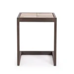 Barski stol BLOCKS ima kovinsko ogrodje, sedišče je v videzu jelovine. Dimenzije: širina: 36cm globina: 32cm višina: 47cm