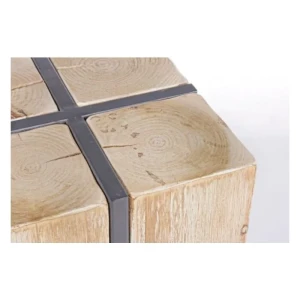 Barski stol GARRETT H70 . Barsrki stol GARRETT je narejen iz kovinskega ogrodja, sedišče je v videzu lesa. širina: 32cm globina: 32cm višina: 70cm