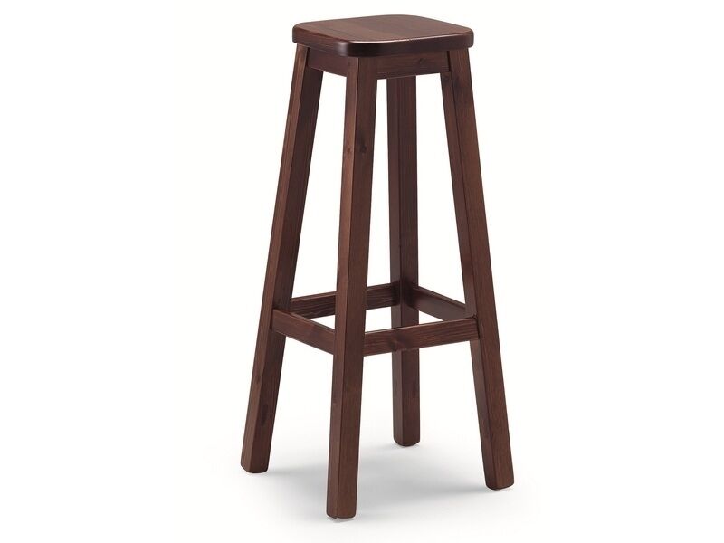 Barski stol RENO je kakovosten stol, narejen iz masivnega smrekovega lesa. Njegov dizajn bo popestril vsak prostor. Primeren tako za jedilnice, kmečke