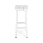 Barski stol SKIPPER - bela . Barski stol SKIPPER - bela, je eleganten kos pohištva. Narejen je iz aluminija. Je zelo priročen in udoben za sedenje. S svojo