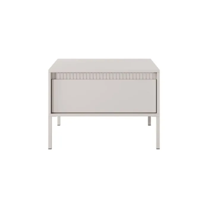 Dnevni regal FIFIJA - bež . Dnevni regal FIFIJA - bež, je eleganten kos pohištva, ki popestri vaš prostor s svojim luksuznim dizajnom. Narejen je iz