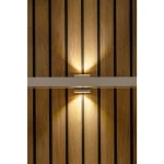 Dnevni regal LUXUR 3 . Dnevni regal LUXUR 3 je modernega dizajna. Kombinacija preprostega in privlačnega dizajna se bo podal v vsak prostor. Regal ima na