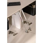 Dnevni regal LUXUR 4 . Dnevni regal LUXUR 4 je modernega dizajna. Kombinacija preprostega in privlačnega dizajna se bo podal v vsak prostor. Regal ima na