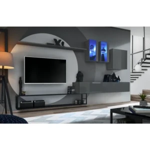 Dnevni regal NUŠA . Dnevni regal NUŠA je moderno oblikovan in elegantnega videza v kombinaciji lesa in kovine. Vrata visoke omare se odpirajo s push-click