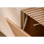 Dnevni regal SOLE . Dnevni regal SOLE je modernega dizajna. Kombinacija preprostega in privlačnega dizajna se bo podal v vsak prostor. Narejen je iz