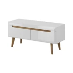 Dnevni TV regal RON 107 . Dnevni tv regal s stilom skandinavskega sloga. Dobavljiv je v bela mat/bela visoki sijaj. Hrastove lesene noge, ABS robovi,