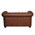 Dvosed LORENA 2 rjava . Osvežite svojo dnevno sobo z vzmetenim trosedom LORENA, ki je udoben in kvaliteten. Oblazinjen je v umetnem usnju. Lesene nogice pa mu