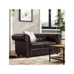 Dvosed LORENA 2 temno rjava . Osvežite svojo dnevno sobo z vzmetenim trosedom LORENA, ki je udoben in kvaliteten. Oblazinjen je v umetnem usnju. Lesene nogice