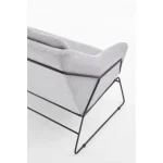 Dvosed VIKTOR . Dvosed VIKTOR je udoben in kvaliteten. Narejen je iz tkanine, podnožje pa je narejeno iz kovine, kar zagotavlja dodatno stabilnost. Zaradi