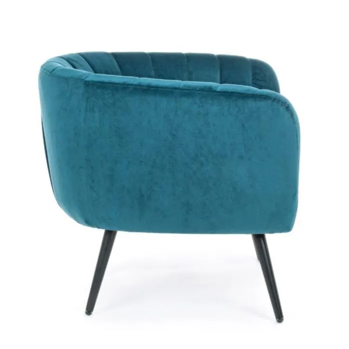 Fotelj AVRIL modra Fotelj AVRIL modra . Fotelj AVRIL modra ima konstrukcijo iz lesene plošče, jeklene noge z premazom ter prevleko iz poliestra ki oddaja žametni učinek.