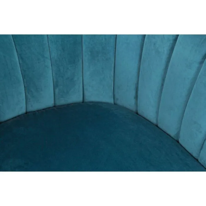 Fotelj AVRIL modra Fotelj AVRIL modra . Fotelj AVRIL modra ima konstrukcijo iz lesene plošče, jeklene noge z premazom ter prevleko iz poliestra ki oddaja žametni učinek.