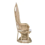 Fotelj C-C PEACOCK natur ima strukturo iz ratana. Ima odstranljive blazine s 30% bombažom ter 70% poliester. Priporočljiva da se ne izpostavlja neposredni