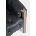 Fotelj HARRISON črna . Fotelj HARRISON je dobavljiv v črni barvi. Okvir je narejen iz lesa, kar zagotavlja dodatno stabilnost in eleganco. Prevleka je iz