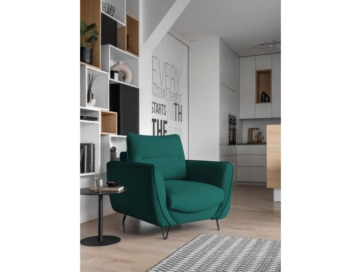 Fotelj IVO da vašemu domu eleganco in edinstvenost. Udobno naslonjalo in kovinske, črne, visoke noge zagotavljajo odlično udobje. Dobavljiv je v široki