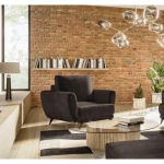 Fotelj MIKI . Fotelj MIKI je kombinacija udobja in preprostosti, podprta s sodobnim pridihom. Miki ima brezčasen dizajn in visoke naslone za roke z nežnimi