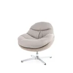 Fotelj PEGA . Fotelj PEGA, je eleganten in kakovosten kos pohištva. Narejen je iz blaga. Ima mehko in udobno sedišče ter možnost vrtenja za 360 stopinj.