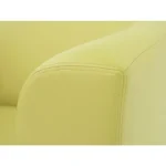 Fotelj REBEKA . Osvežite svojo dnevno sobo z vzmetenim foteljem REBEKA, ki je udoben in kvaliteten. Oblazinjen v umetnem usnju in v modernih barvah kar kliče