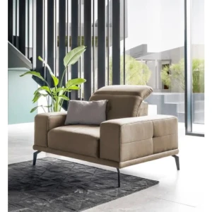 Fotelj ROBI . Fotelj ROBI je izjemno udoben. Masivne kovinske noge se lepo ujemajo s klasičnim videzom fotelja. Polnjen je z HR peno in ima nastavljiv naslon