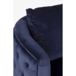 Fotelj TIFFANY temno modra . Fotelj TIFFANY temno modra je narejen iz kovine. Prevleka je iz poliestra, ki daja žametni učinek, strukturo ima iz lesa. Hrbtna