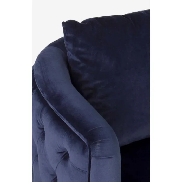 Fotelj TIFFANY temno modra Fotelj TIFFANY temno modra . Fotelj TIFFANY temno modra je narejen iz kovine. Prevleka je iz poliestra, ki daja žametni učinek, strukturo ima iz lesa. Hrbtna