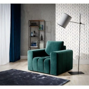 Fotelj ZARO . Fotelj ZARO da vašemu domu eleganco in edinstvenost. Oblikovano naslonjalo in široki naslon za noge zagotavljajo odlično udobje. Na njegovo