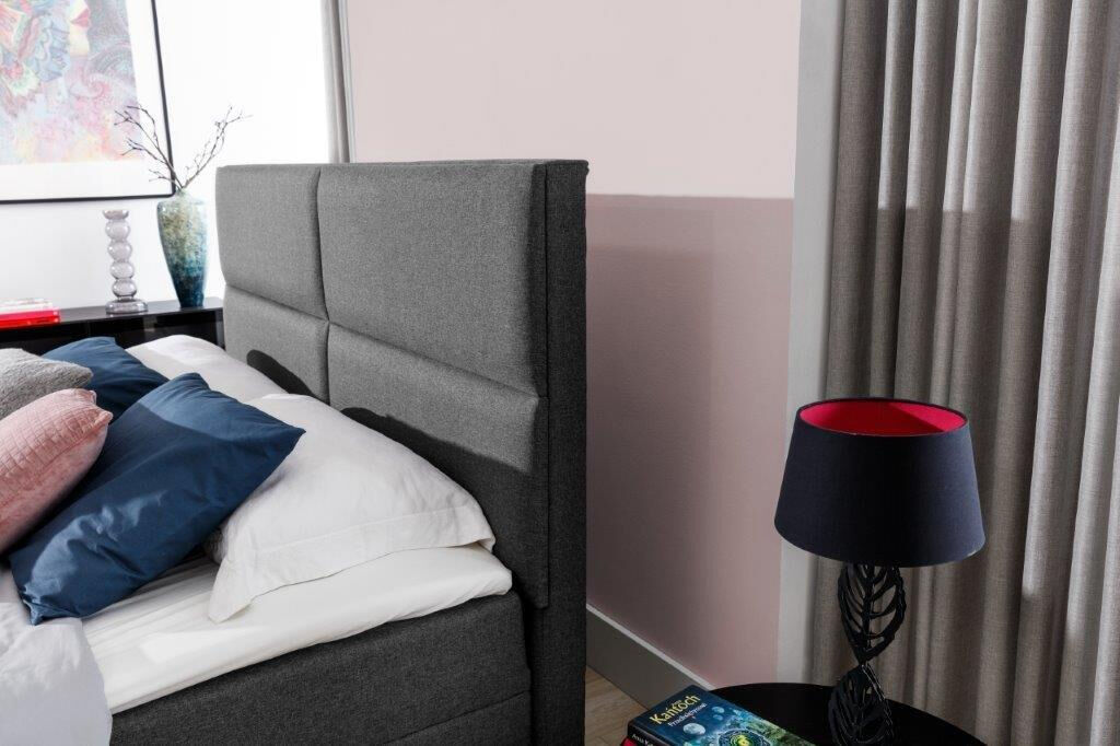 Francoska postelja ARNO 140x200 . Francoska postelja Arno zagotavlja kakovosten spanec. Visoko, mehko vzglavje je razdeljeno na štiri dele, ki služi kot