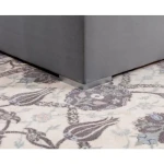 Francoska postelja SOFIA 140X200 . Francoska postelja SOFIA je sestavljena iz visoke vzmetnice (Bonnell vzmeti), nadvložka in visokega oblazinjenega vzglavja.