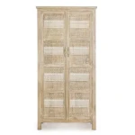 Garderobna omara 2A MAYRA L . Garderobna omara 2A MAYRA L ima okvir iz lesa z ročno izrezanimi okraski, zadnje strani so iz MDF-ja. Imajo medeninaste ročaje.