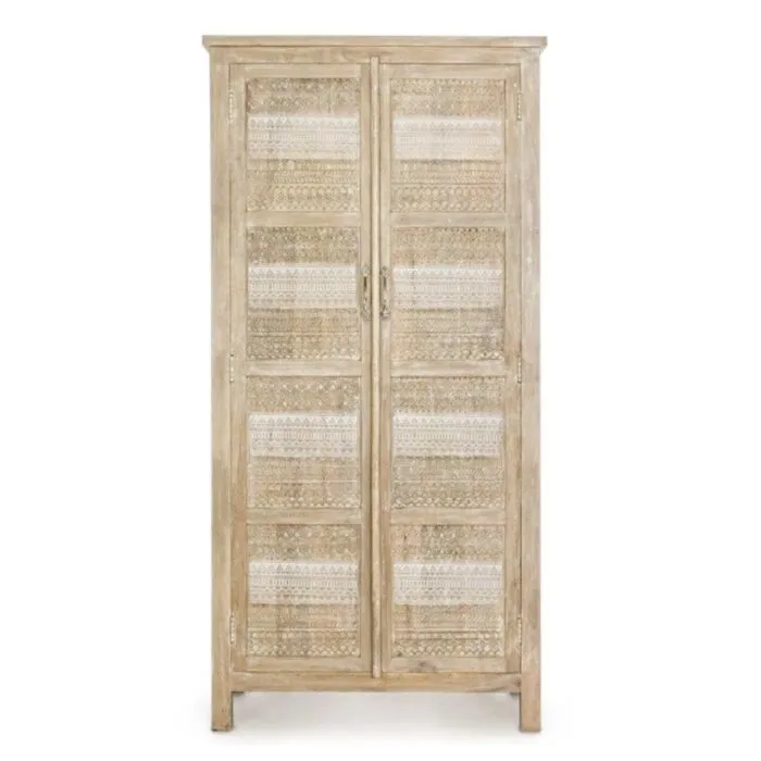 Garderobna omara 2A MAYRA L Garderobna omara 2A MAYRA L . Garderobna omara 2A MAYRA L ima okvir iz lesa z ročno izrezanimi okraski, zadnje strani so iz MDF-ja. Imajo medeninaste ročaje.